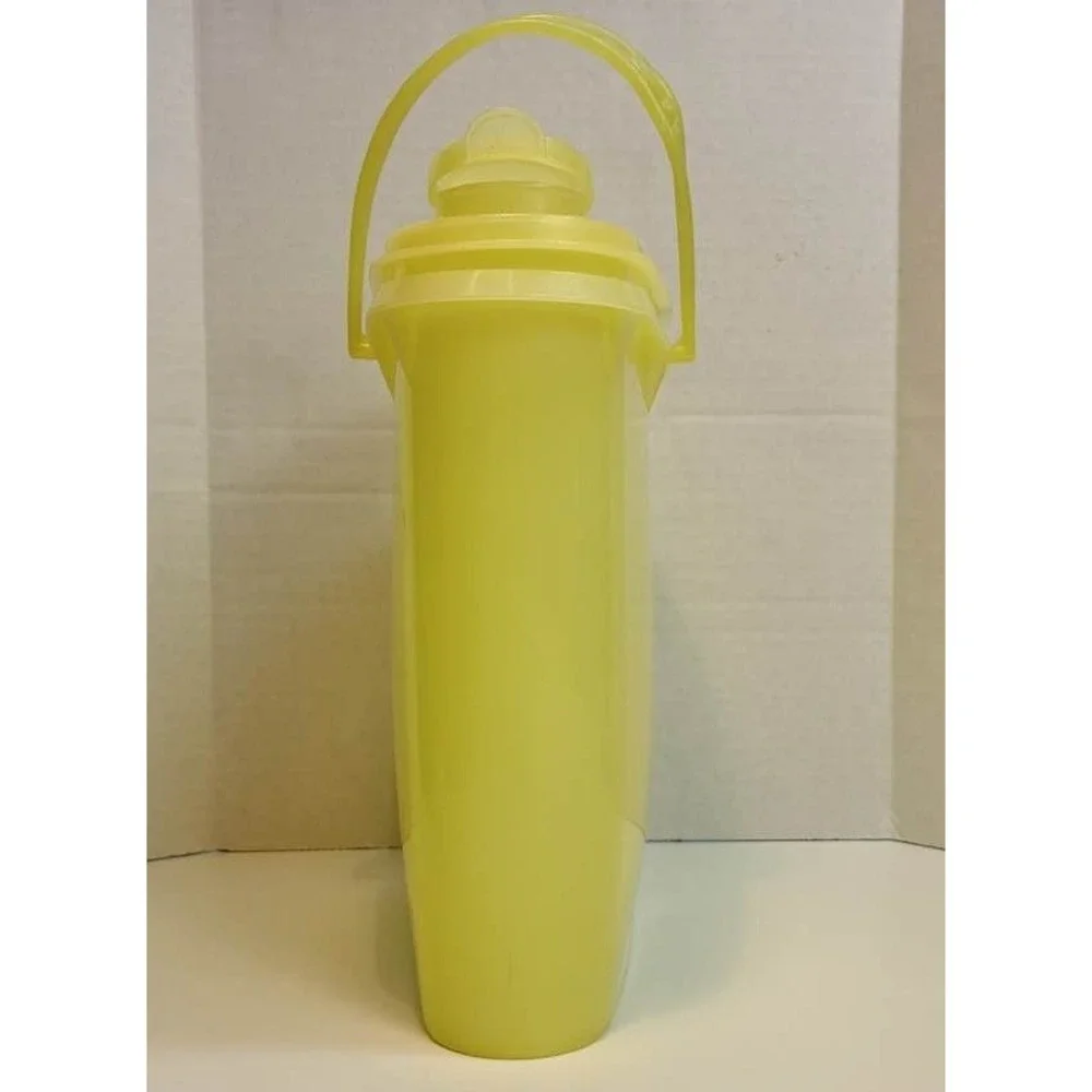 Vintage Yellow Tupperware Pitcher w Lid Handle‎ Retro Kitchen Made USA Flawed